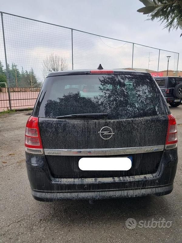 Usata Opel Zafira 2010 Nero Monovolume