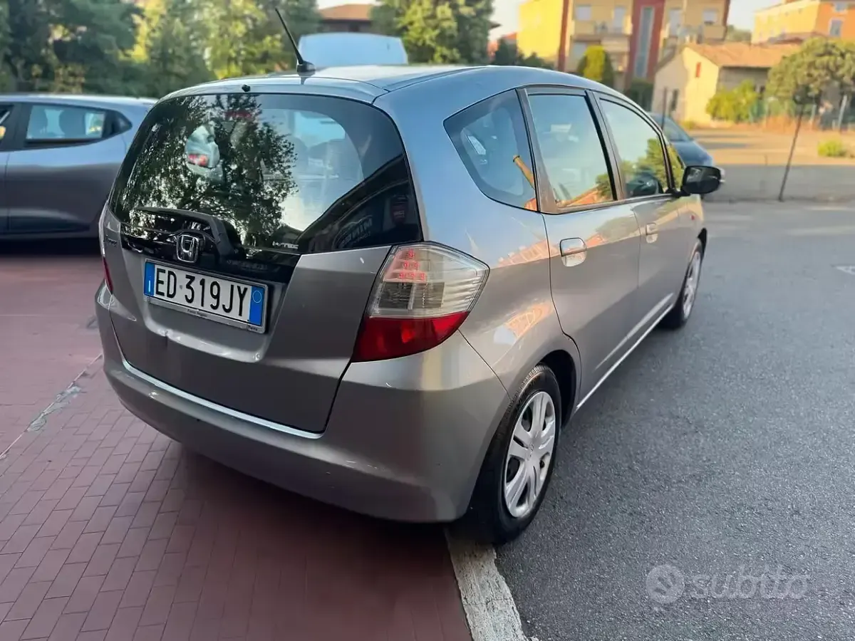 Usata Honda Jazz 90 CV (66 kW) 2010 Grigio Utilitaria