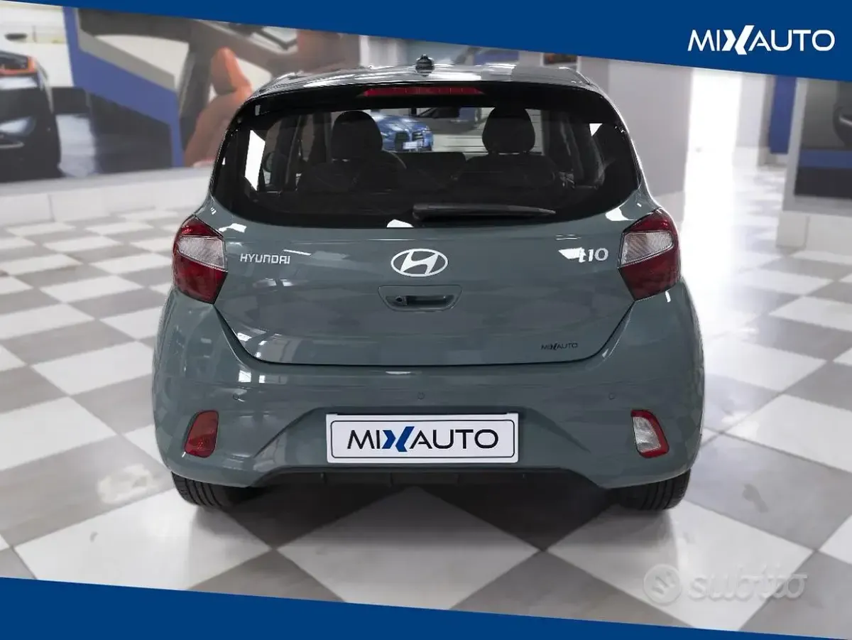 Usata Hyundai i10 63 CV (46 kW) 2025 Verde Utilitaria