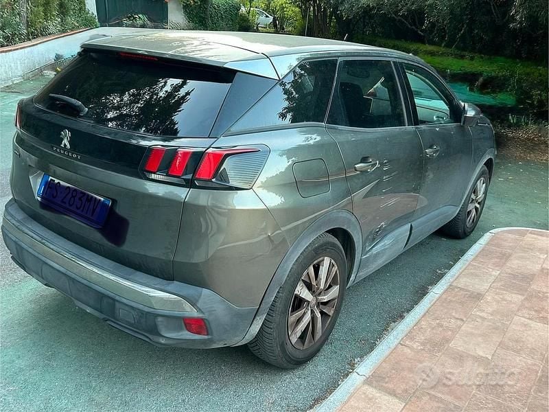 Usata Peugeot 3008 Active 2018 Verde SUV
