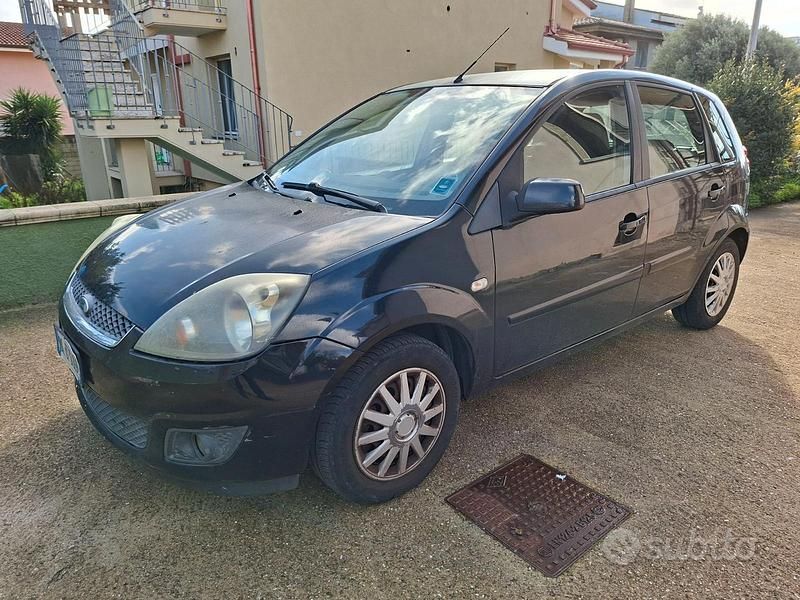 Usata Ford Fiesta 80 CV (58 kW) 2007 Nero Utilitaria
