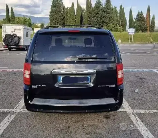 Usata Chrysler Voyager 150 CV (110 kW) 2009 Nero Monovolume