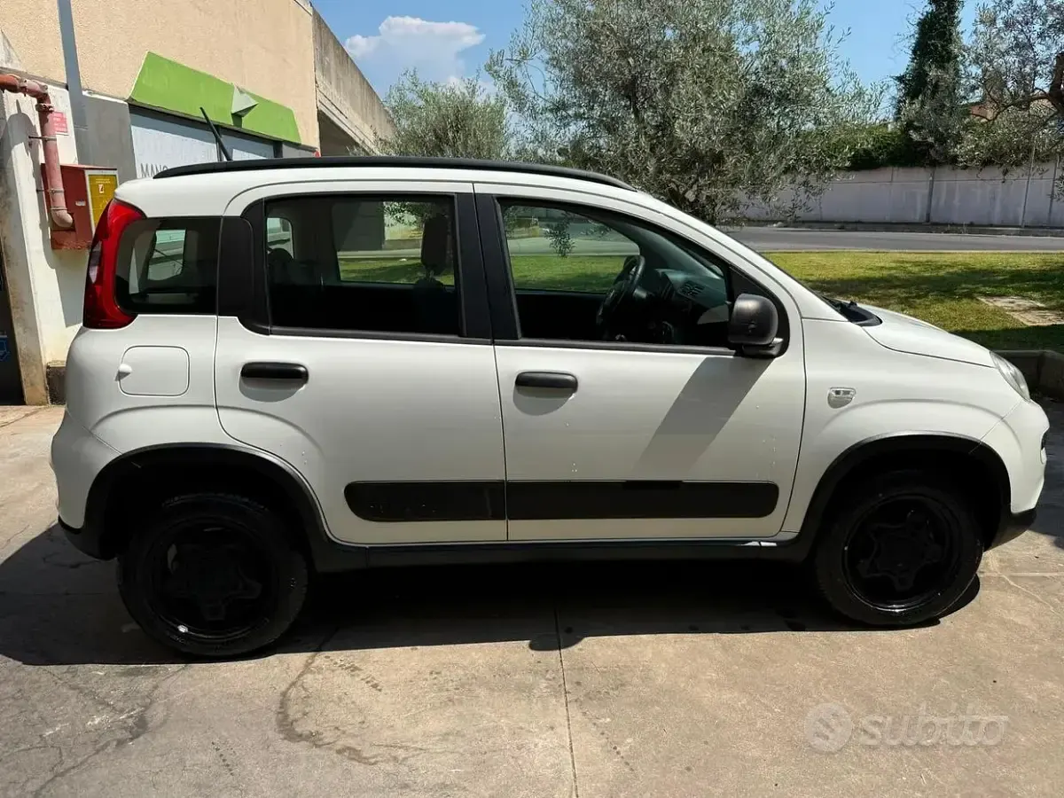 Usata Fiat Panda 4x4 S 85 CV (62 kW) 2020 Bianco Utilitaria