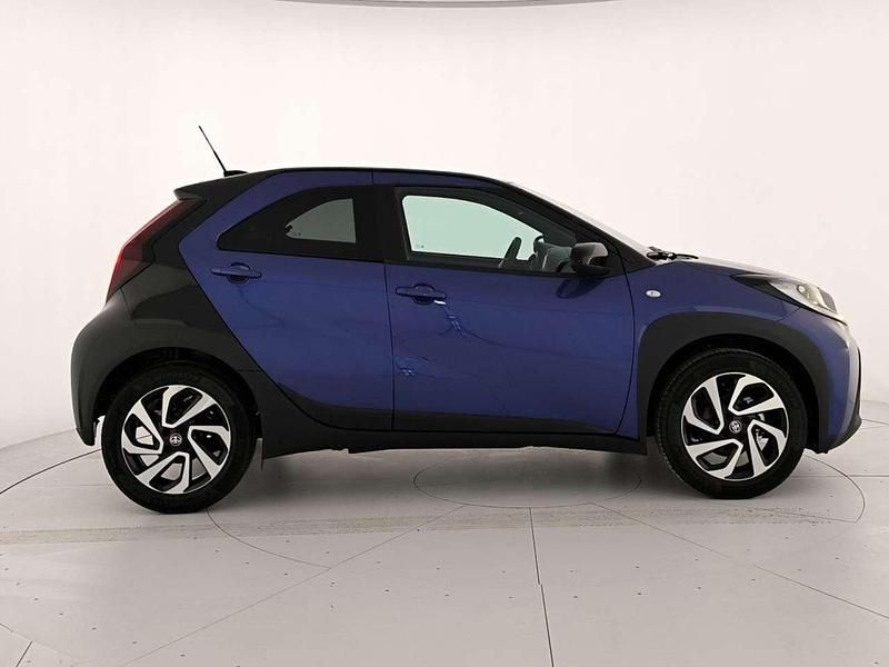 Nuova Toyota Aygo X Trend 72 CV (52 kW) 2025 Juniper blue & black met SUV