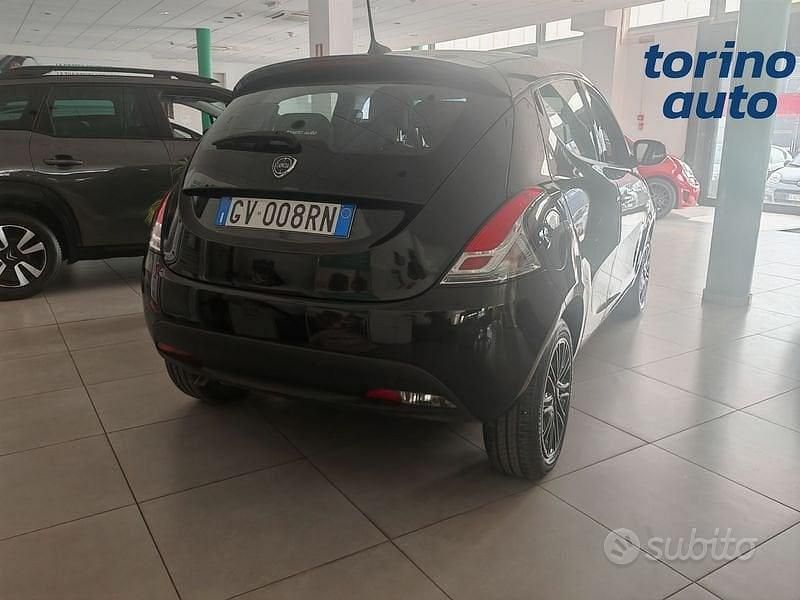 Usata Lancia Ypsilon Gold 69 CV (50 kW) 2024 Grigio Utilitaria