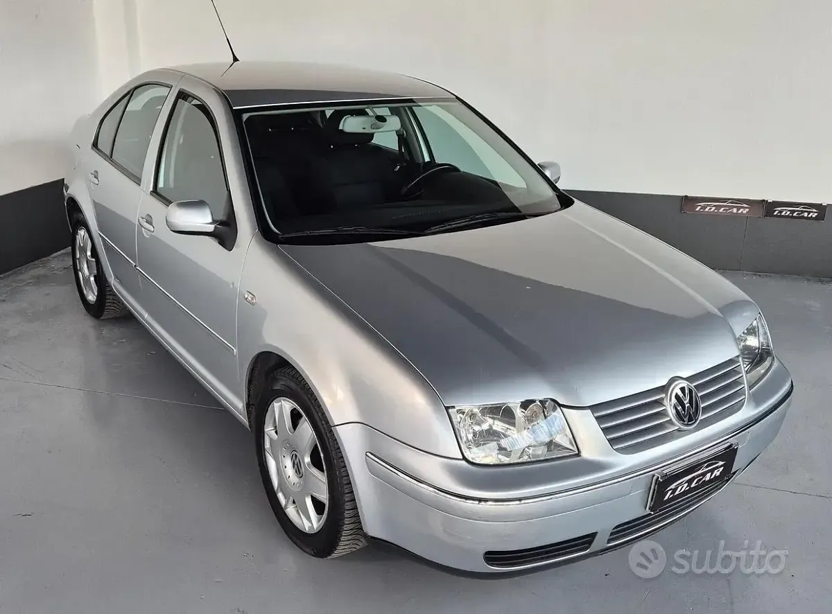 Usata VW Bora Highline 105 CV (77 kW) 2000 Grigio Berlina
