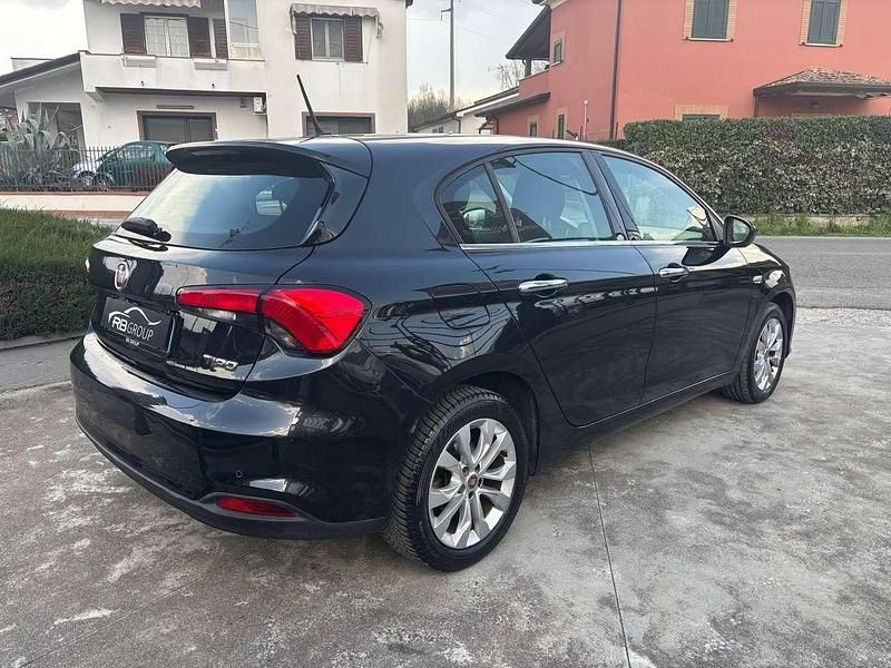 Usata Fiat Tipo Lounge 120 CV (88 kW) 2017 Nero Berlina