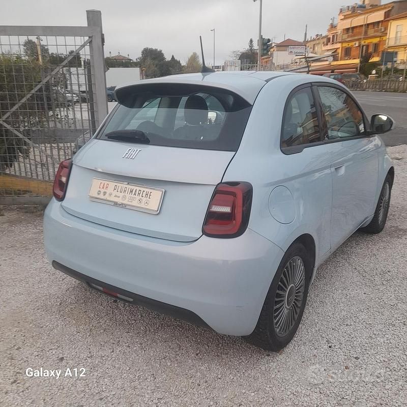 Usata Fiat 500e La Prima 86 kW (118 CV) 2021 Blu Berlina