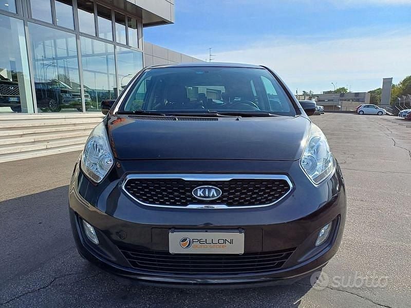 Usata Kia Venga 90 CV (66 kW) 2012 Nero Utilitaria