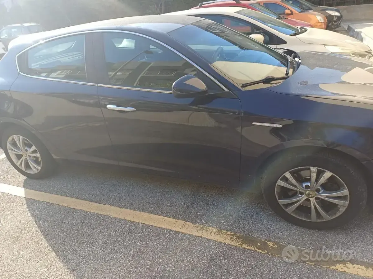 Usata Alfa Romeo Giulietta 140 CV (102 kW) 2011 Blu Utilitaria