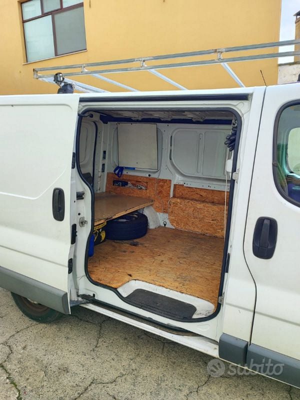 Usata Opel Vivaro 120 CV (88 kW) 2008 Bianco Monovolume