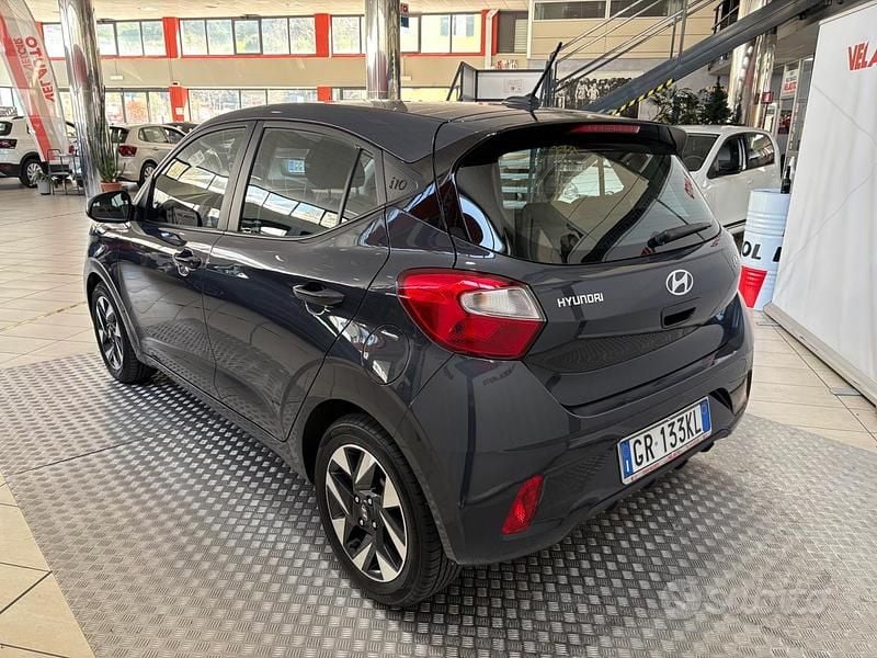 Usata Hyundai i10 67 CV (49 kW) 2023 Grigio Utilitaria