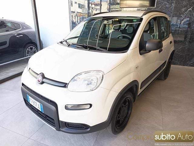 Usata Fiat Panda 4x4 S 84 CV (61 kW) 2019 Bianco Utilitaria