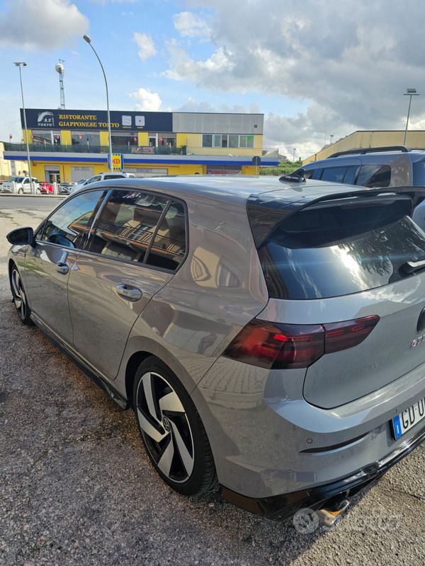 Usata VW Golf VIII GTI 245 CV (180 kW) 2021 Grigio Utilitaria