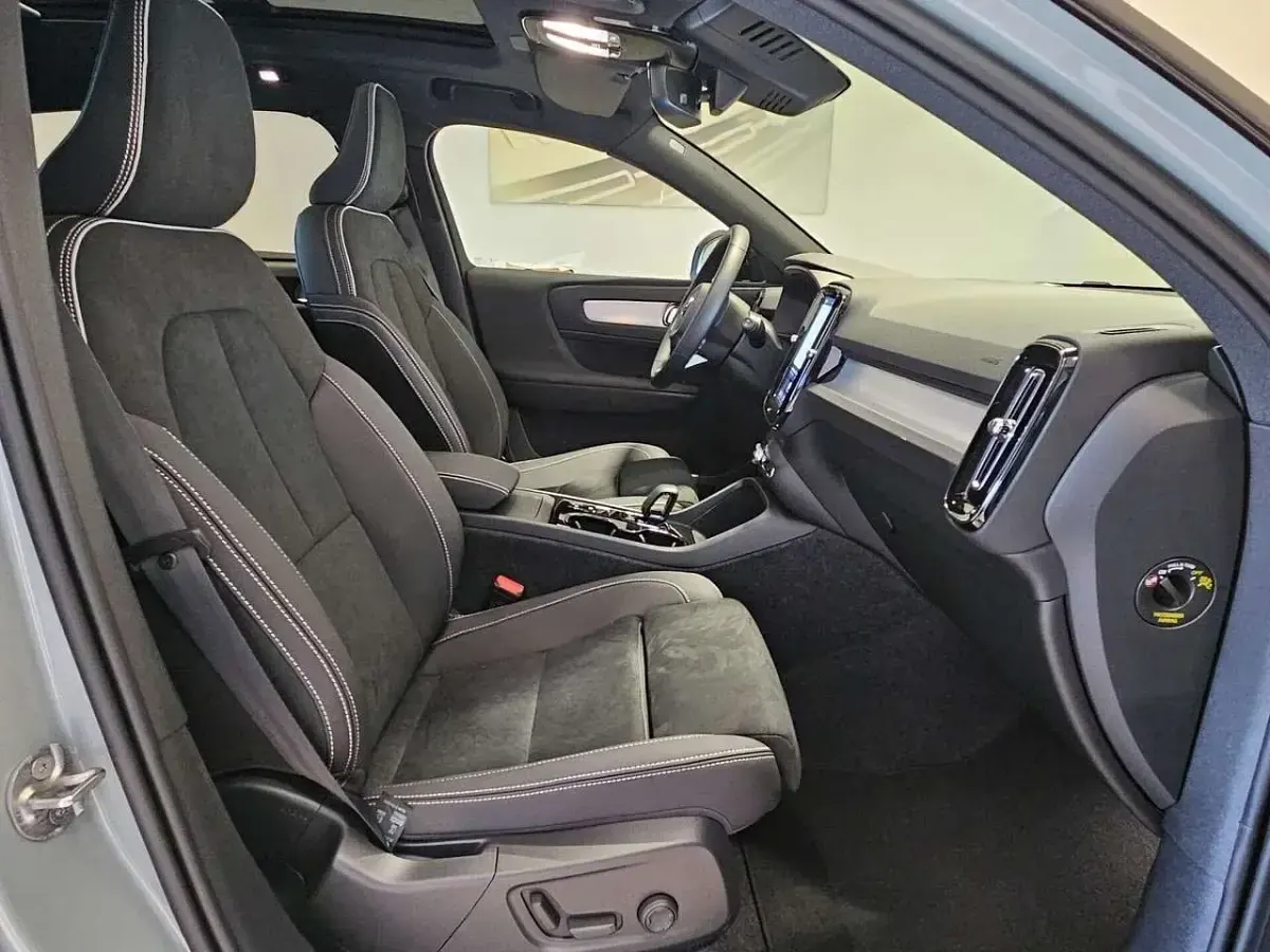 Nuova Volvo XC40 Ultra 163 CV (119 kW) 2026 Grigio SUV
