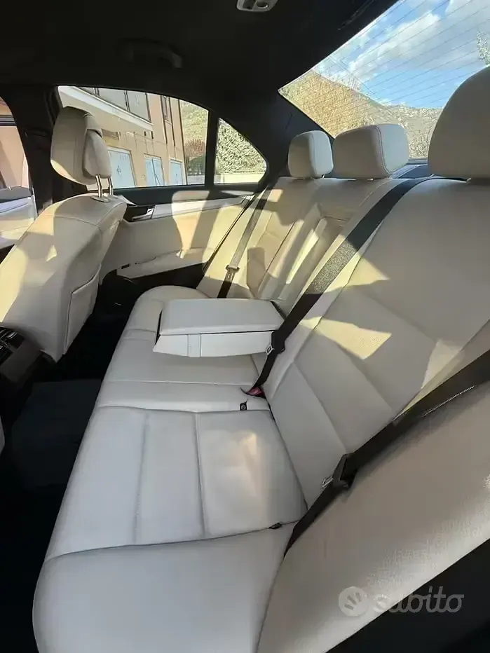 Begagnad Mercedes C220 2008 Svart Sedan