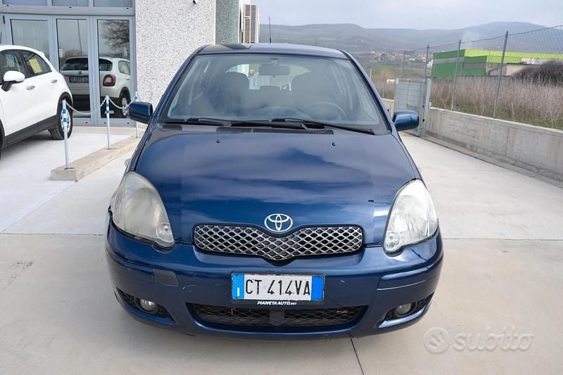 Usata Toyota Yaris Sol 65 CV (47 kW) 2005 Blu Berlina