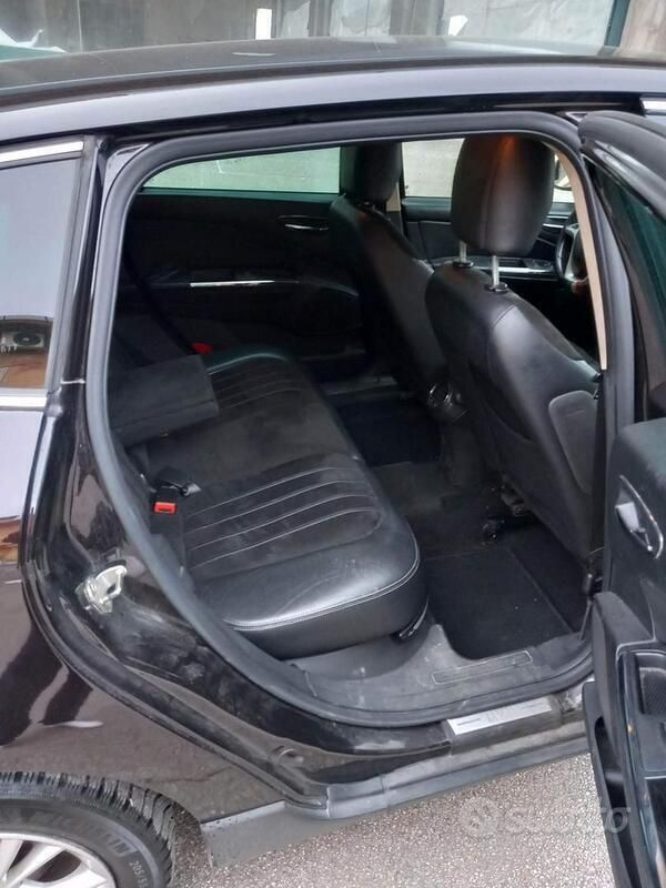 Usata Lancia Delta 120 CV (88 kW) 2012 Nero Utilitaria