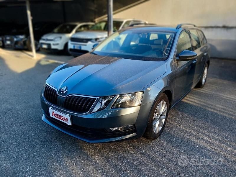 Grigio Usata 2019 Skoda Octavia Ambition Station wagon | 12.900 € (Buon prezzo) - Immagine 1/4