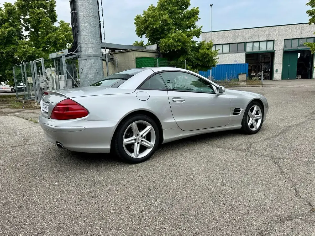 Usata Mercedes SL350 245 CV (180 kW) 2005 Argento Cabrio