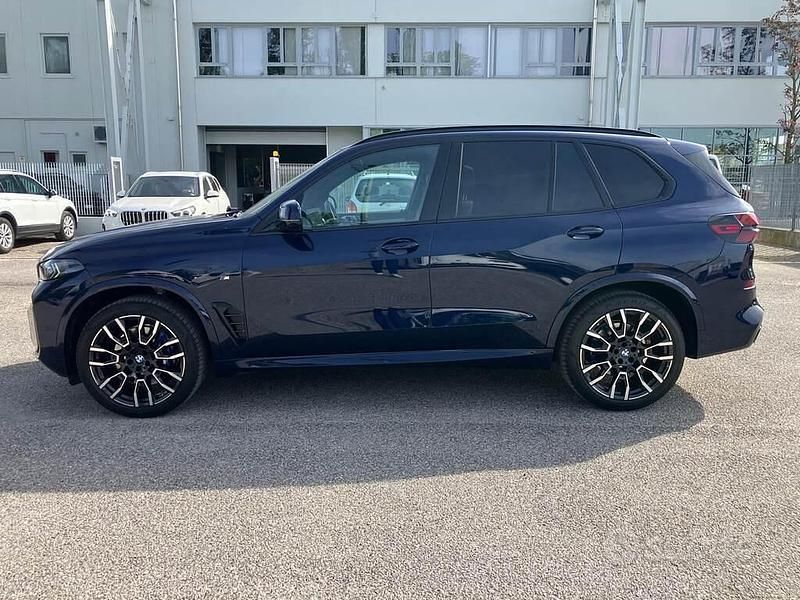 Usata BMW X5 M Sport 352 CV (258 kW) 2025 Tanzanite blue metallizzato SUV