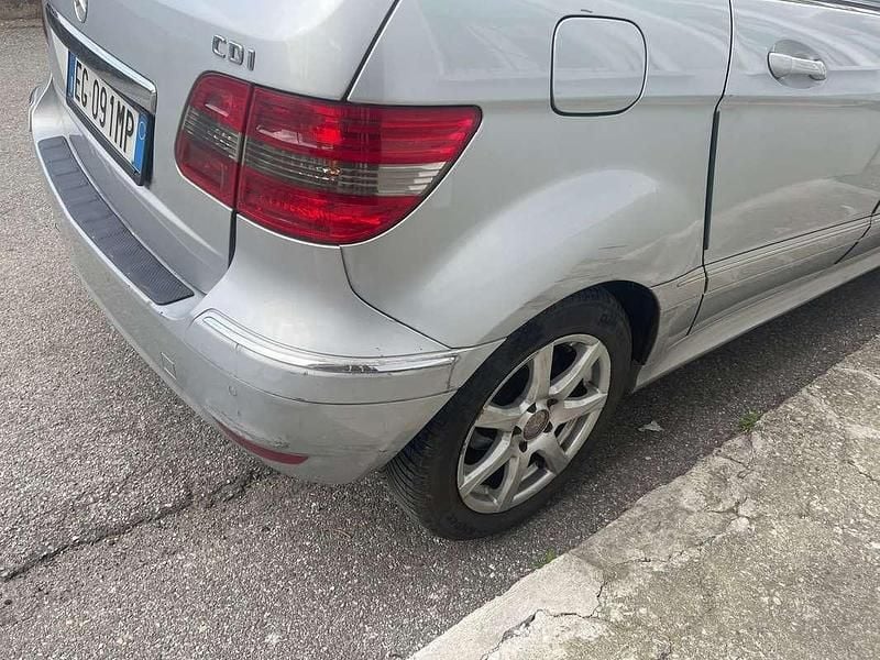 Usata Mercedes B180 Premium 109 CV (80 kW) 2011 Argento Monovolume