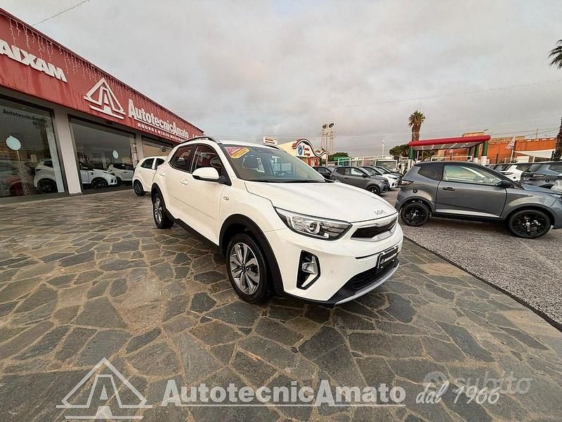 Usata Kia Stonic Style 84 CV (61 kW) 2022 Bianco SUV