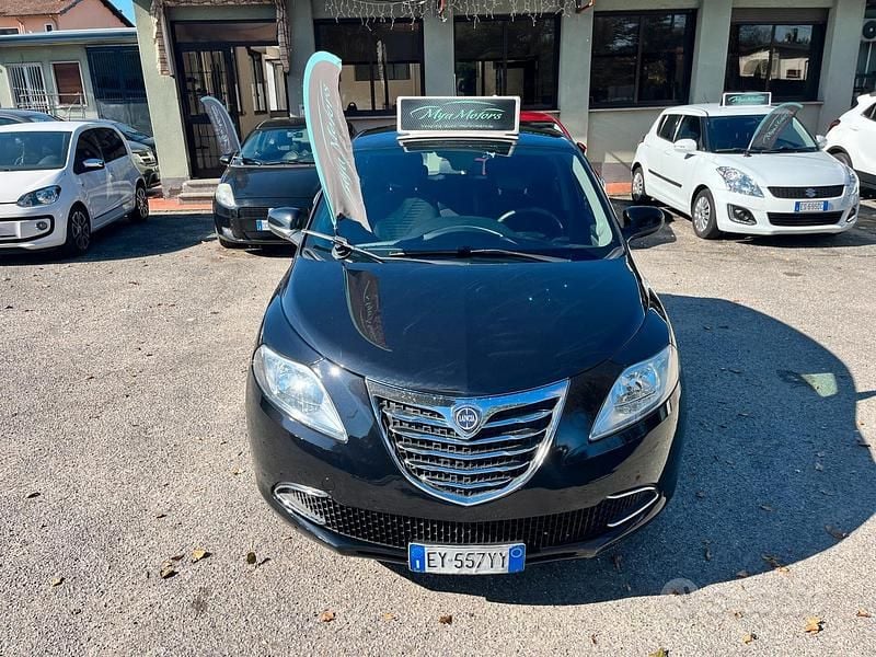 Usata Lancia Ypsilon 69 CV (50 kW) 2015 Nero Utilitaria