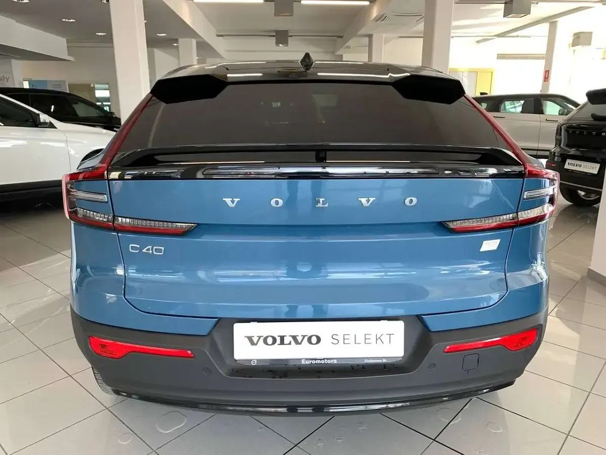 Usata Volvo C40 160 kW (218 CV) 2021 Fjord blue SUV