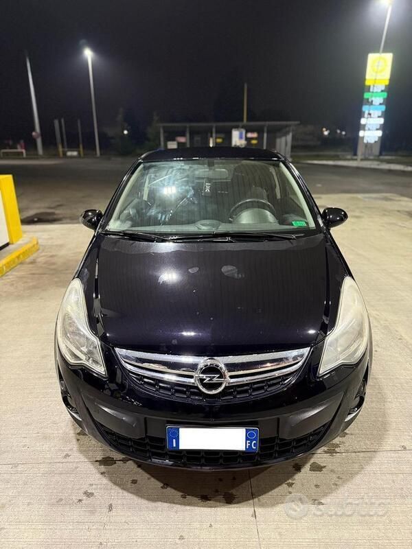 Nero Usata 2012 Opel Corsa Due volumi | 2500 € (Ottimo prezzo) - Immagine 1/4