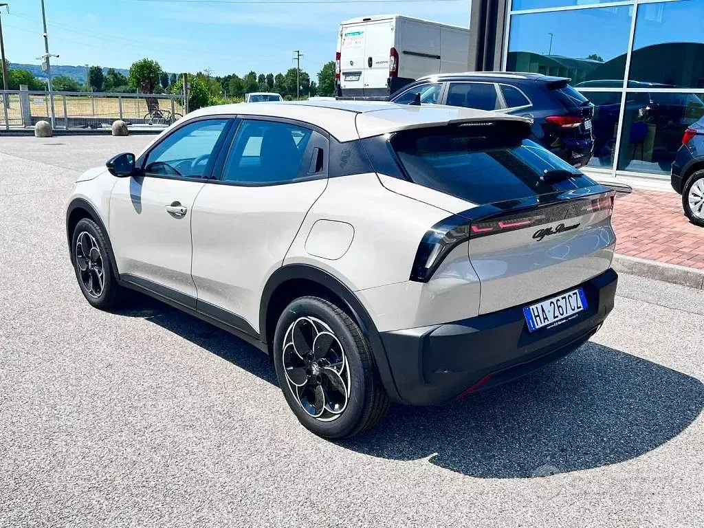 Nuova Alfa Romeo Junior 61 kW (84 CV) 2025 Bianco SUV