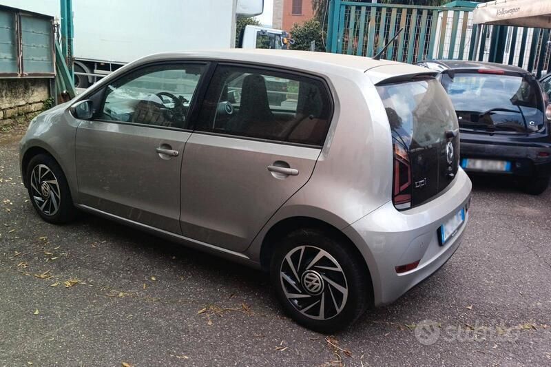 Usata VW up! Move 60 CV (44 kW) 2019 Argento Utilitaria