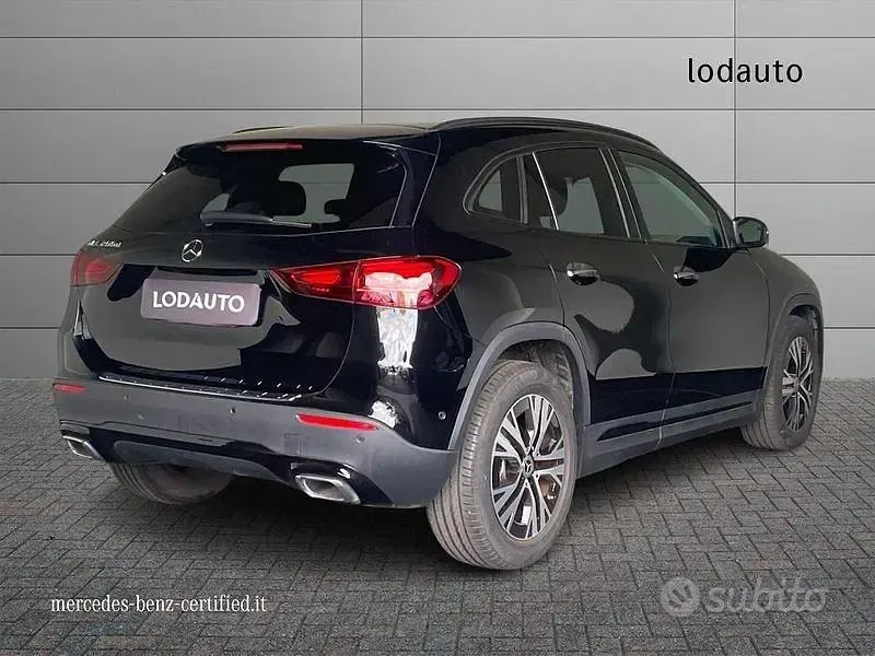 Usata Mercedes GLA200 150 CV (110 kW) 2025 Nero SUV