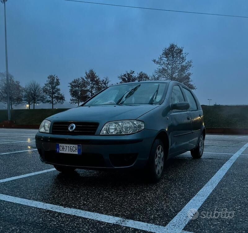 Usata Fiat Punto 80 CV (58 kW) 2004 Grigio Utilitaria