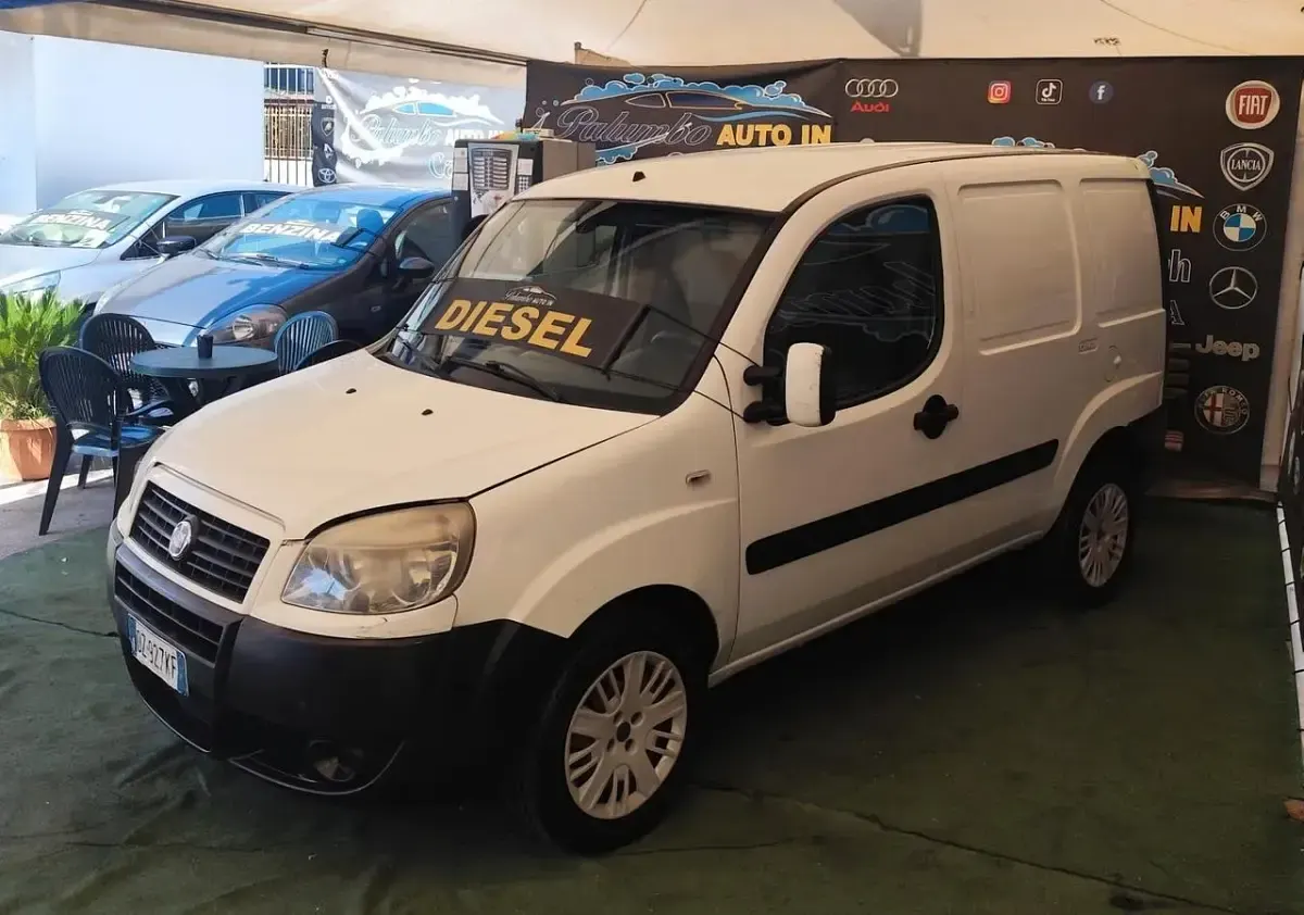 Usata Fiat Doblò S 105 CV (77 kW) 2010 Bianco Monovolume