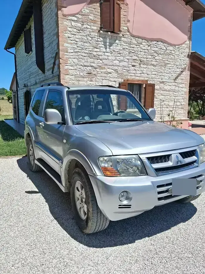 Usata Mitsubishi Pajero 115 CV (84 kW) 2005 Grigio SUV