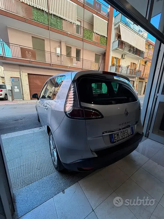 Usata Renault Scénic III XMOD 110 CV (80 kW) 2012 Grigio Monovolume
