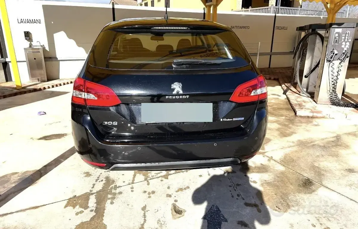 Usata Peugeot 308 120 CV (88 kW) 2015 Nero Station wagon