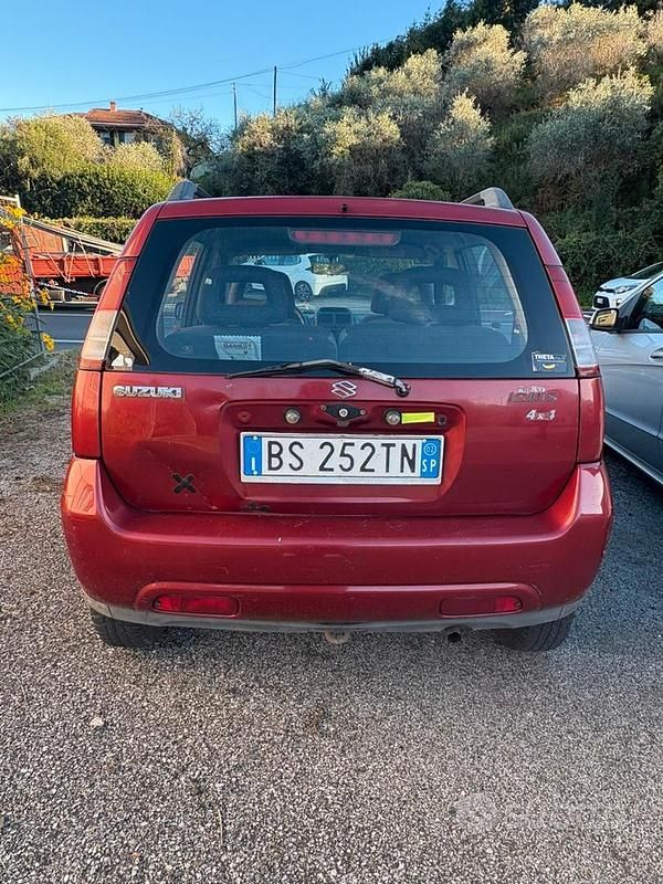 Usata Suzuki Ignis 83 CV (61 kW) 2002 Rosso Utilitaria