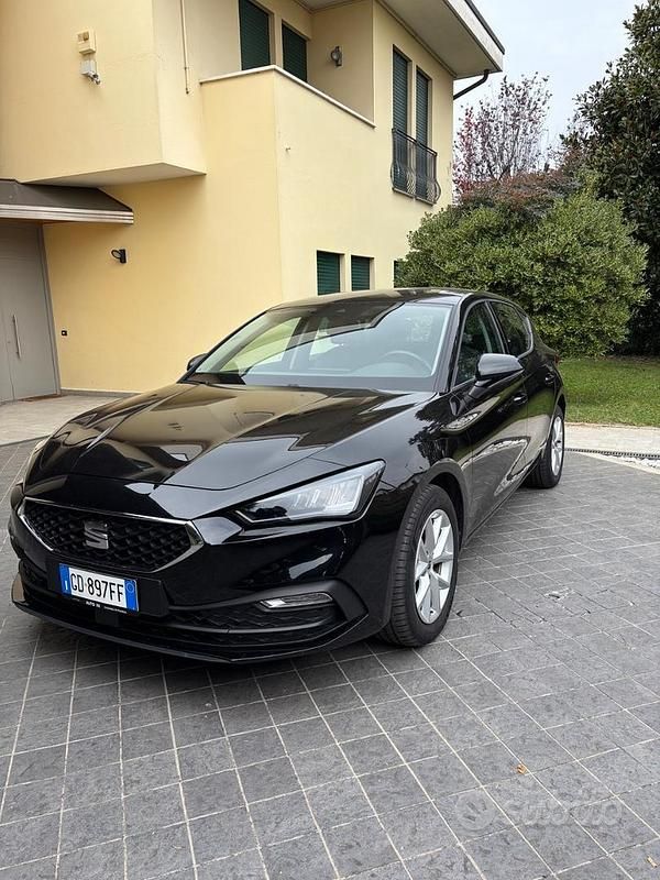 Usata Seat Leon 90 CV (66 kW) 2021 Nero Berlina