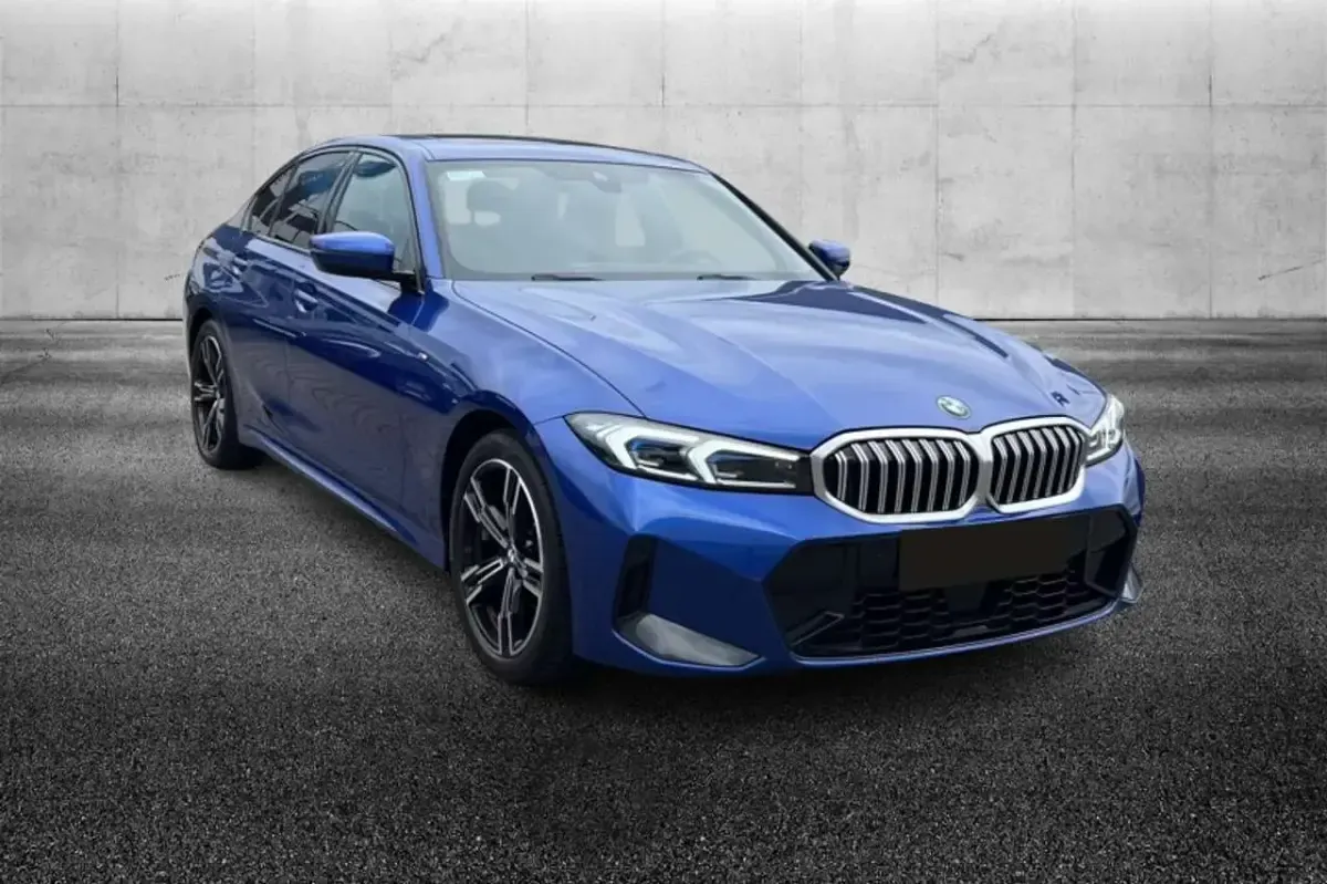 Usata BMW 320 M Sport 184 CV (135 kW) 2023 Blu/azzurro Berlina