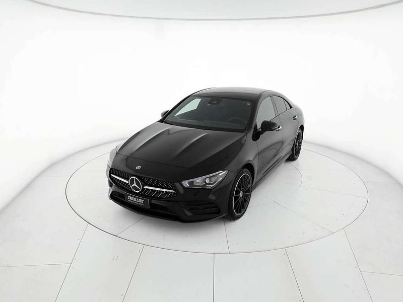 Nero notte Usata 2023 Mercedes CLA250e Premium Tre volumi | 37.600 € (Buon prezzo) - Immagine 1/4