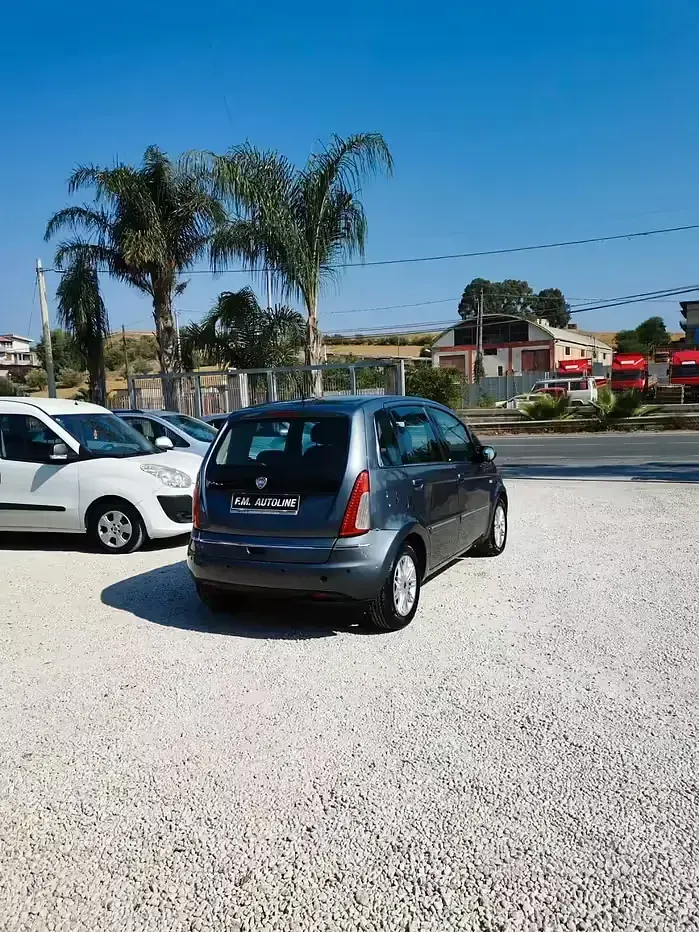 Usata Lancia Musa 90 CV (66 kW) 2010 Grigio Monovolume