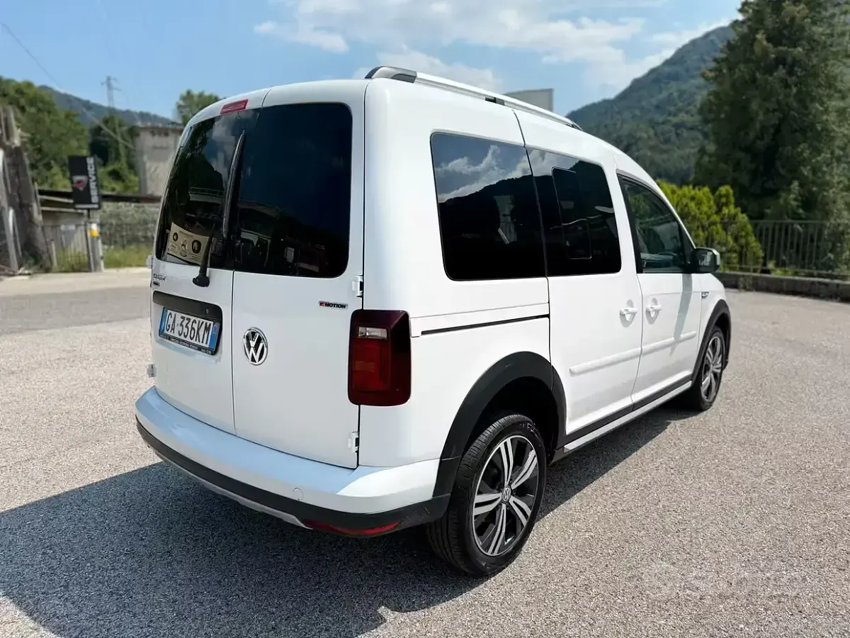 Usata VW Caddy 122 CV (89 kW) 2020 Bianco Monovolume