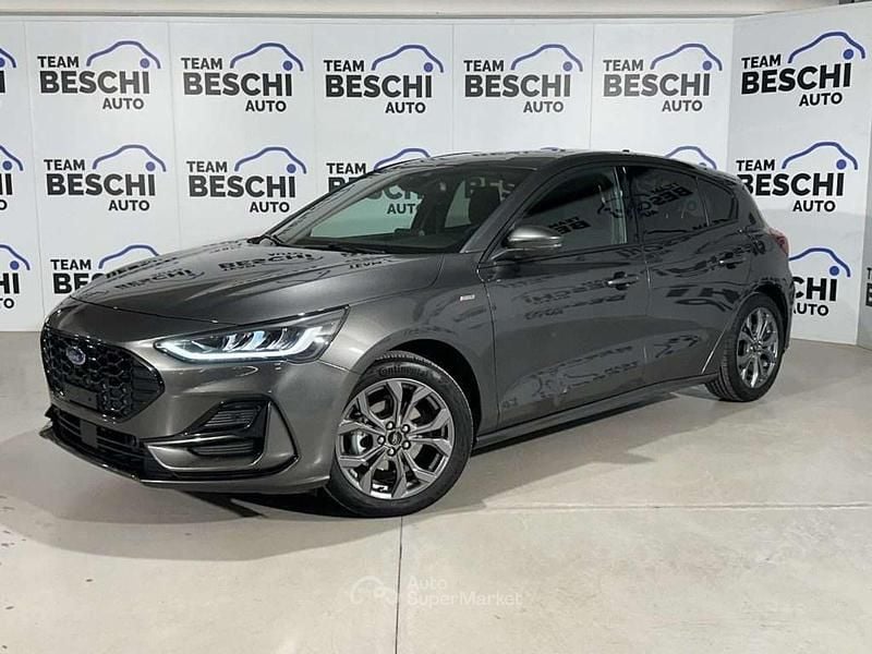 Grigio magnetic Usata 2022 Ford Focus ST-Line Berlina | 18.400 € (Buon prezzo) - Immagine 1/4