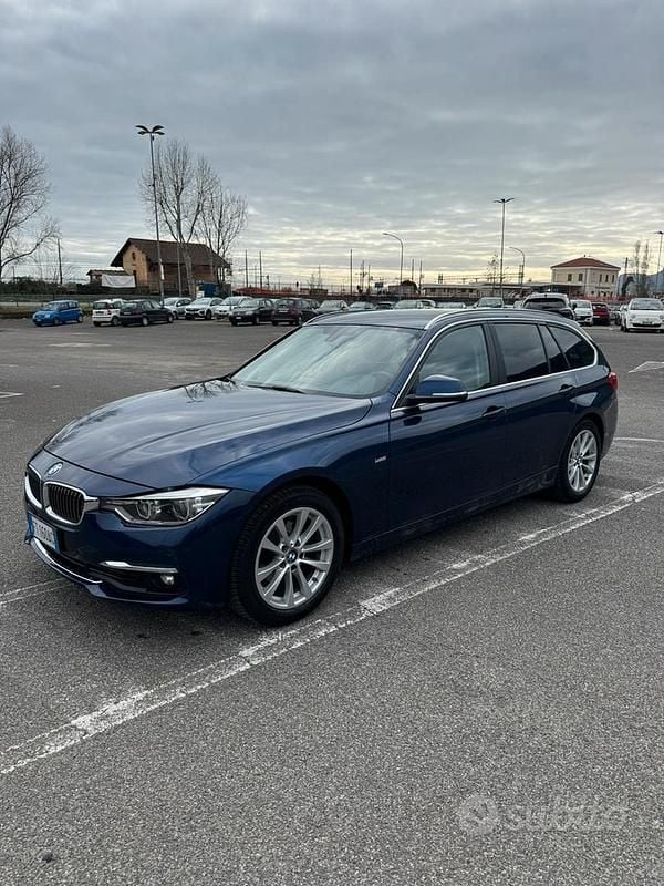 Usata BMW 318 Luxury Line 150 CV (110 kW) 2018 Blu Station wagon