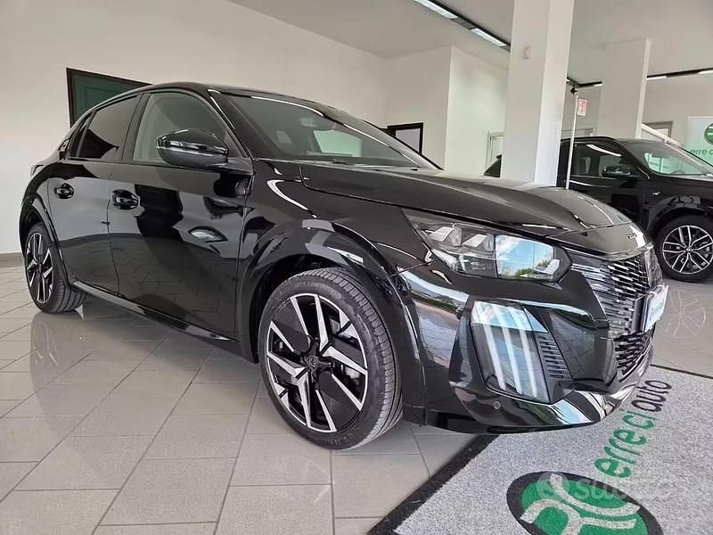 Usata Peugeot 208 GT 101 CV (74 kW) 2024 Nero Utilitaria