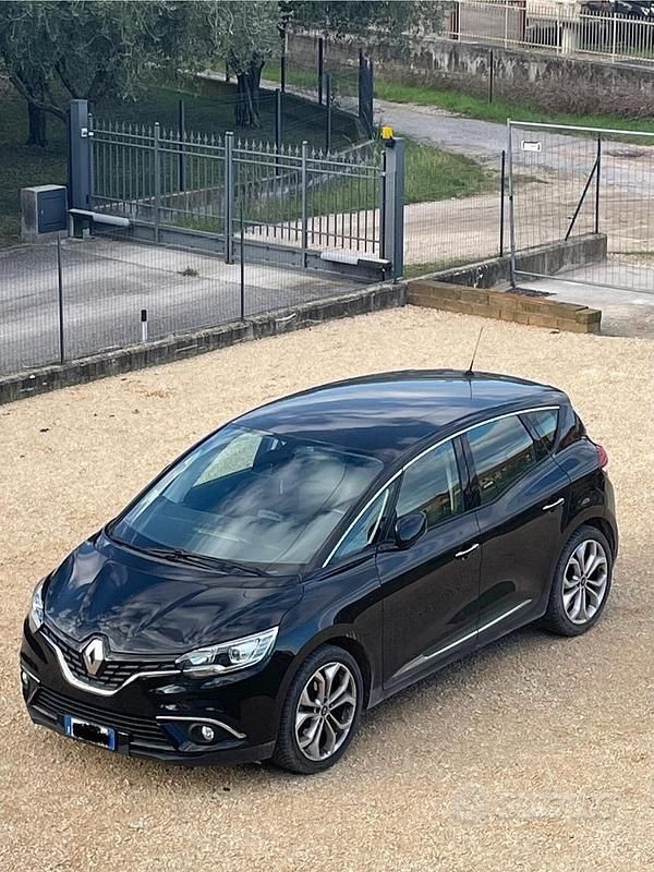 Usata Renault Scénic IV 110 CV (80 kW) 2018 Nero Monovolume
