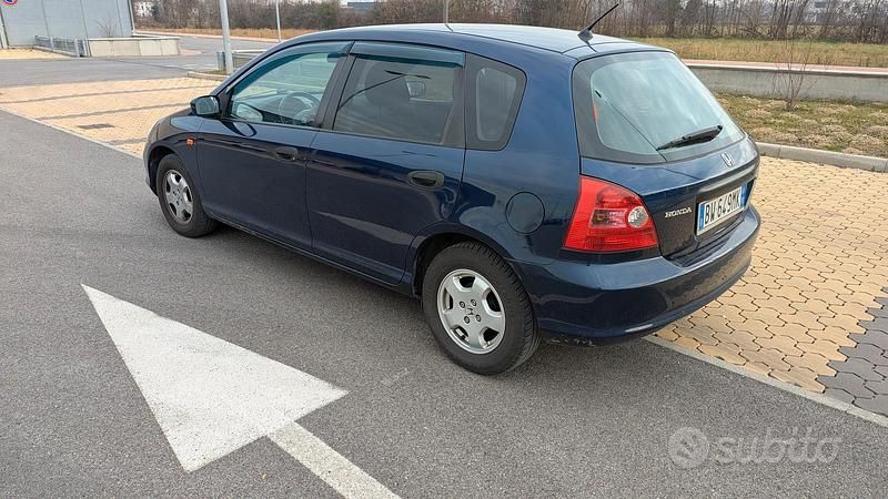 Usata Honda Civic 75 CV (55 kW) 2002 Blu Berlina
