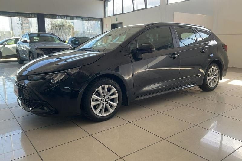Usata Toyota Corolla Active 140 CV (102 kW) 2024 Nero Station wagon